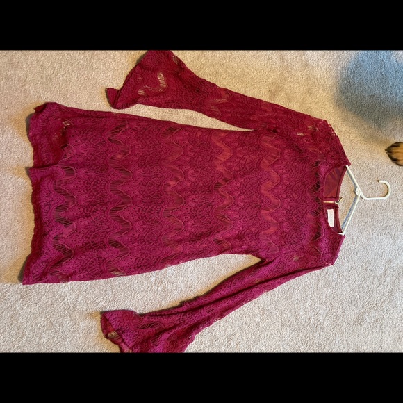 Dress with bell sleeves - Picture 2 of 4
